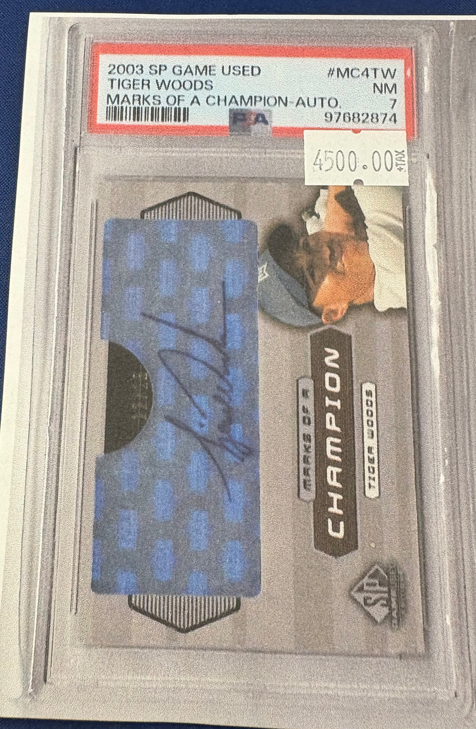 2003 SP GAME USED TIGER WOODS MARKS OF A CHAMPION-AUTO /25 PSA 7
