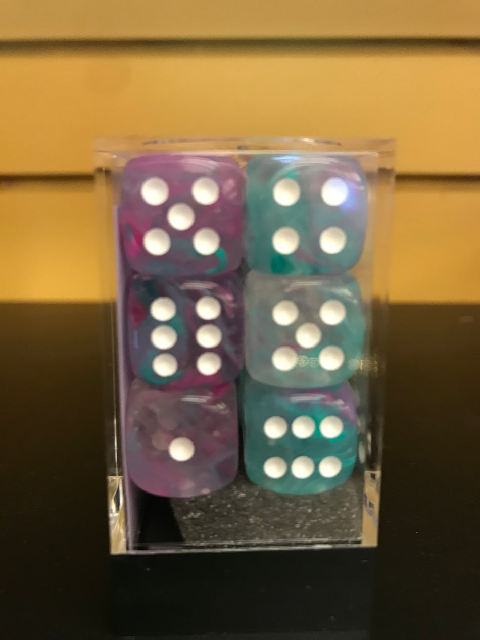 SIGNATURE 16MM DICE  BLOCKS WISTERIA/WHITE